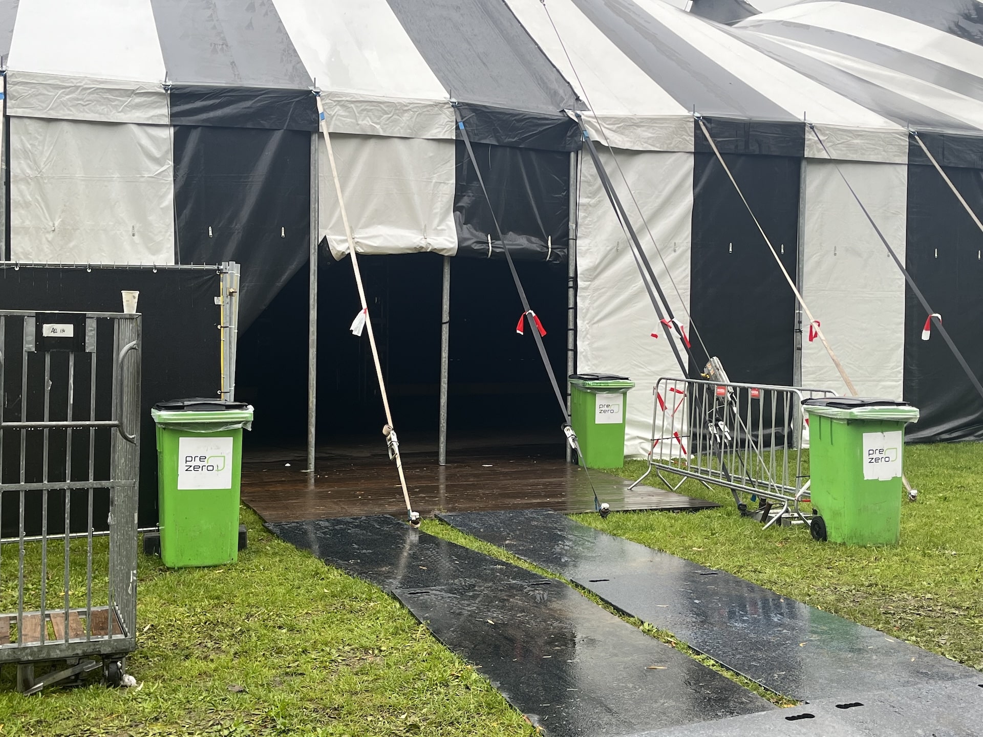 Een toegankelijke festival tent n.a.v. advies door Marianne Dijkshoorn.